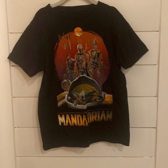 Boys Size Small Mandalorian short sleeve t-shirt - Picture 1 of 3